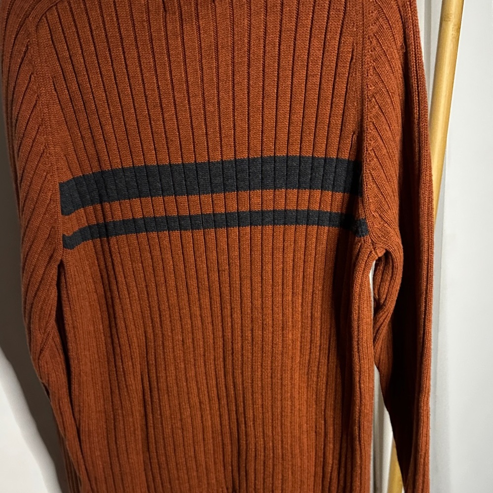 American Eagle Outfitters Men's V-Neck Rust‎ Sweater with navy stripe - Picture 6 of 10